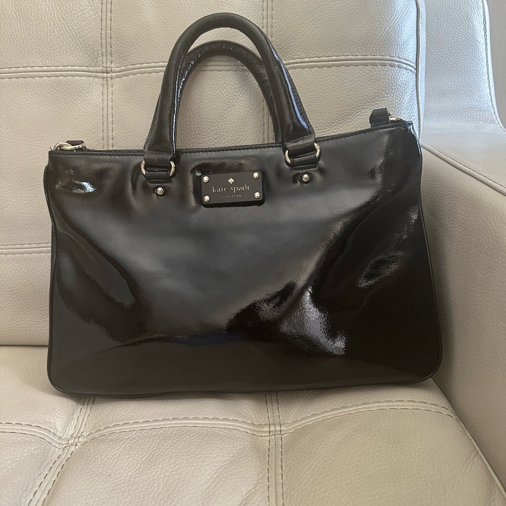 KATE SPADE BLACK PATENT LEATHER TOTE BAG